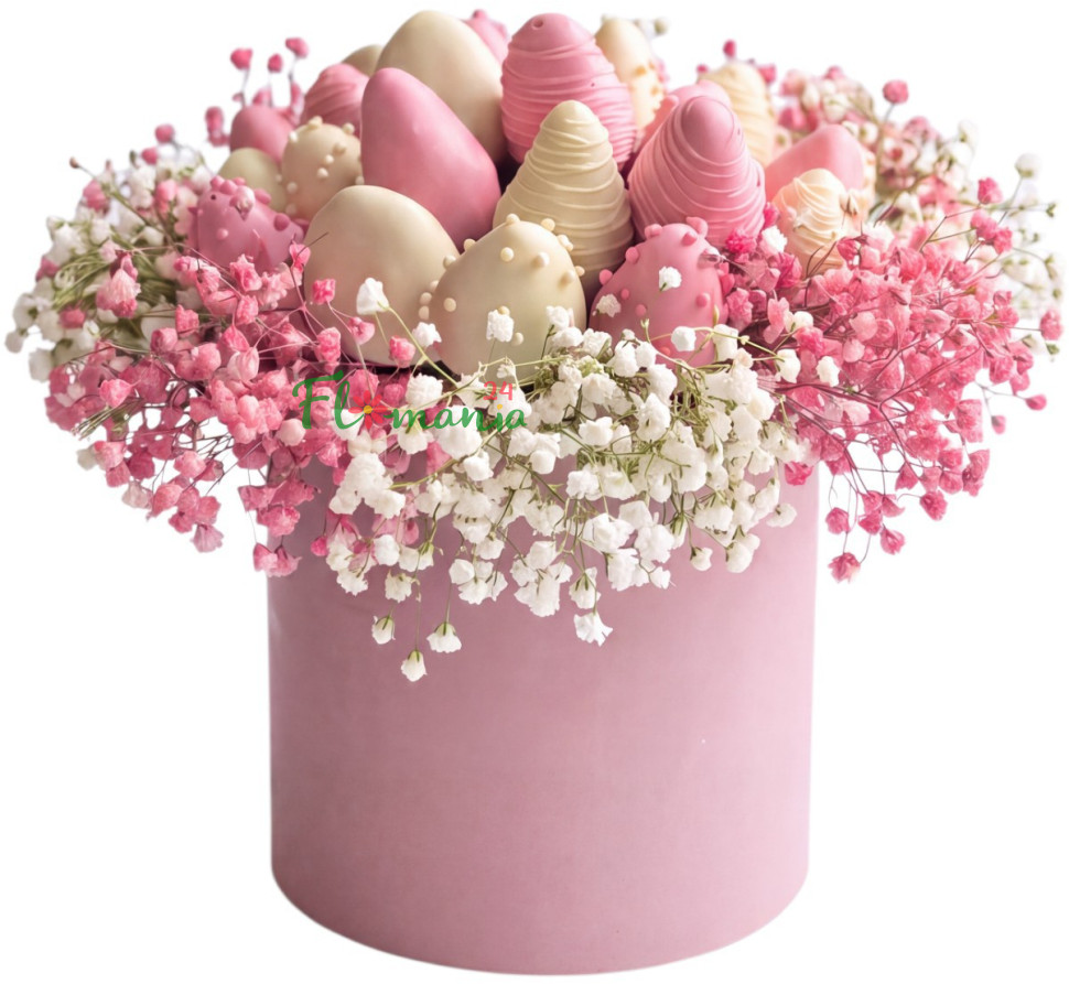 Клубника в шоколаде с гипсофилой в шляпной коробочке